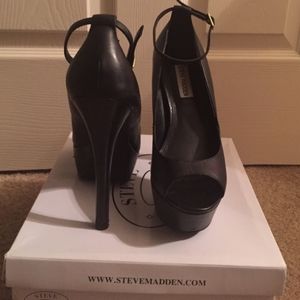 Steve Madden Peeptoe Heels❤